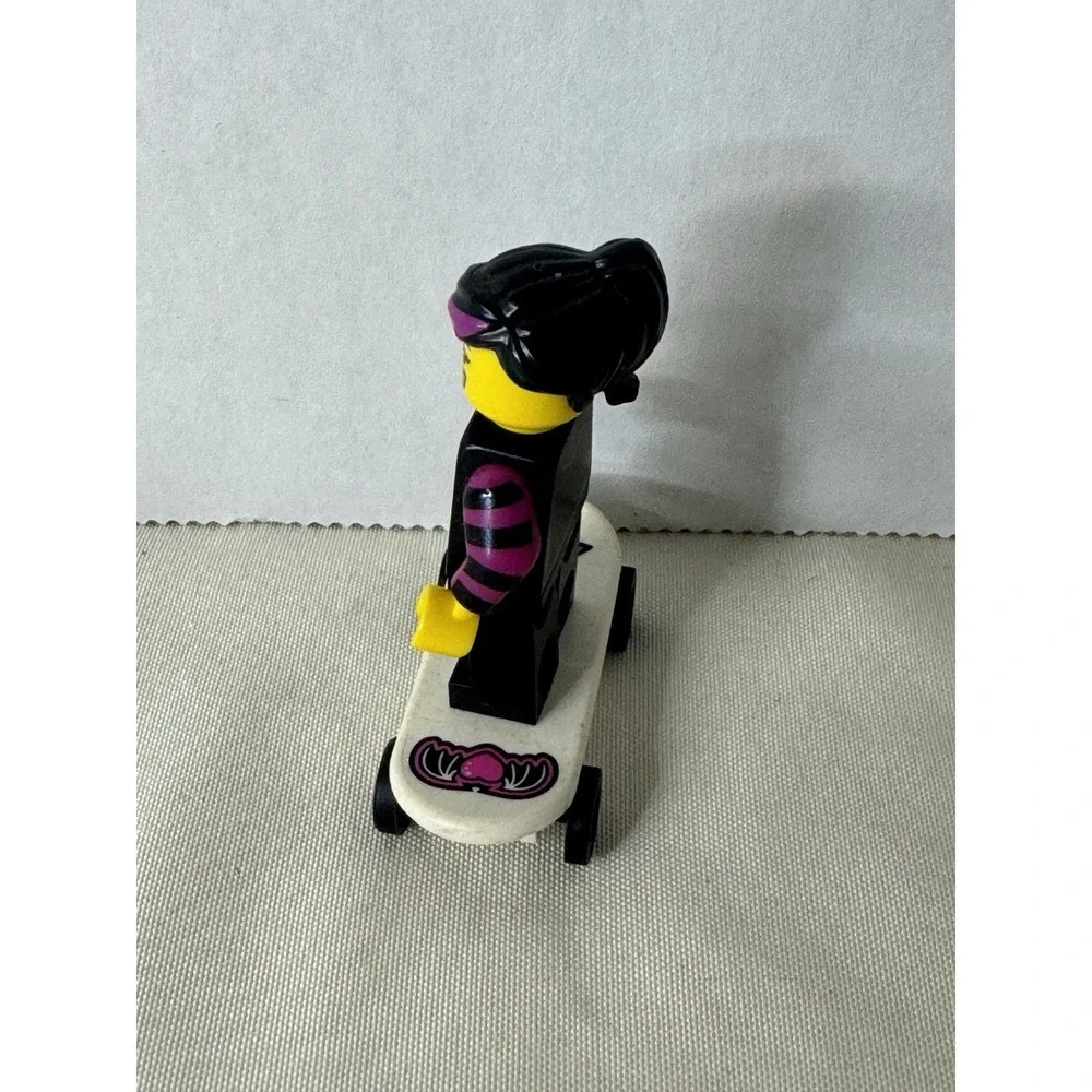LEGO Minifigure Female Skull Hoodie Skateboarder w/ 38412 Deck & Ponytail‎